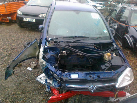 Подержанные Автозапчасти Opel CORSA 2004 1.2 машиностроение хэтчбэк 2/3 d.  2012-11-02